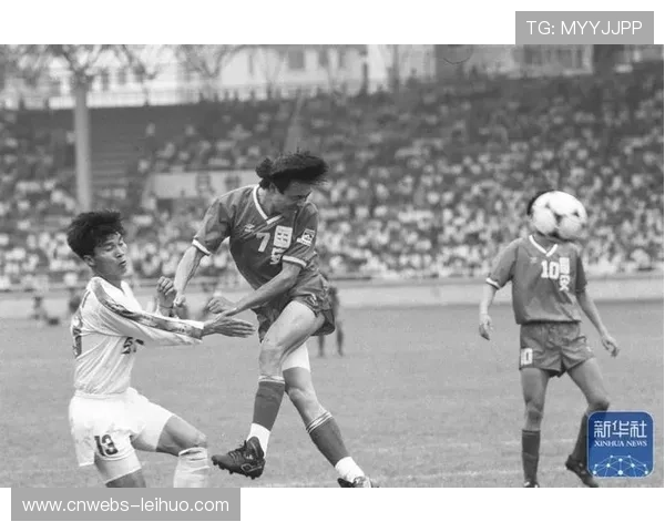 自1994年起，中国足球职业化进程开启，推动联赛发展与水平提升