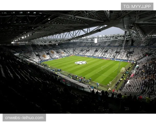 都灵德比赛前，尤文图斯全队已抵达都灵安联球场进行踩场训练